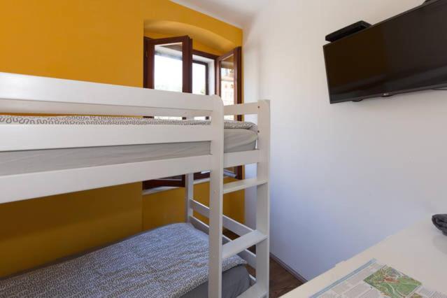 Hostel Kvarner- Private Rooms & Dorms Fiume Esterno foto