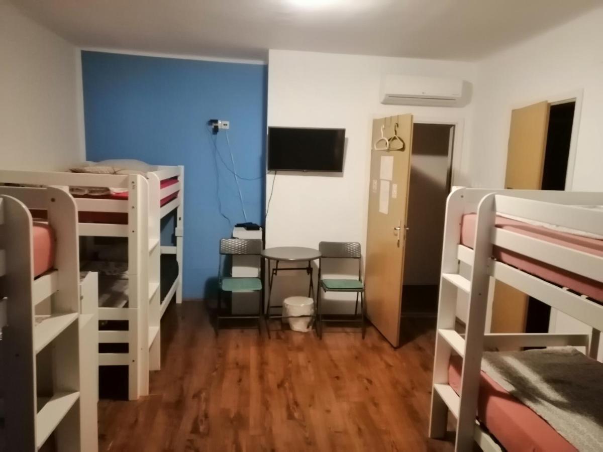 Hostel Kvarner- Private Rooms & Dorms Fiume Esterno foto