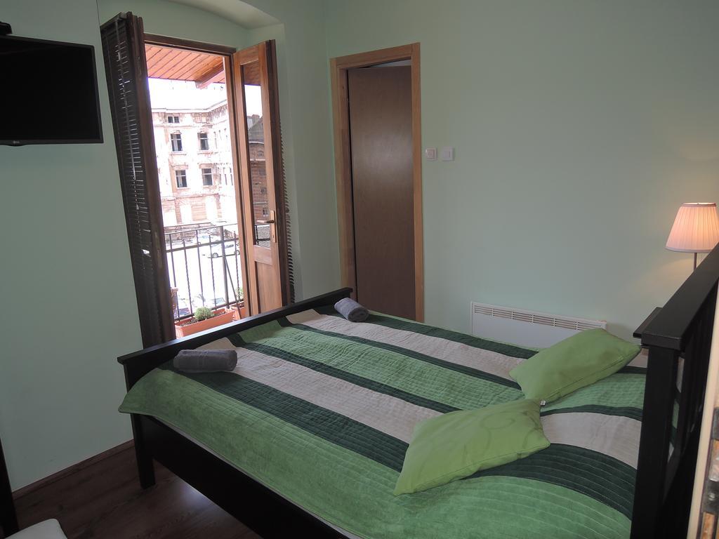 Hostel Kvarner- Private Rooms & Dorms Fiume Esterno foto